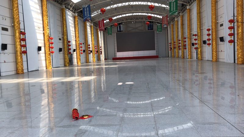 展馆地面承重不够，别急着砸地坪